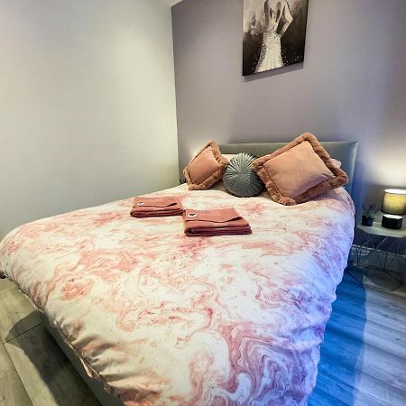 Recently Refurbished Two Bedroom Apartment, Central Location! غلاسغو المظهر الخارجي الصورة