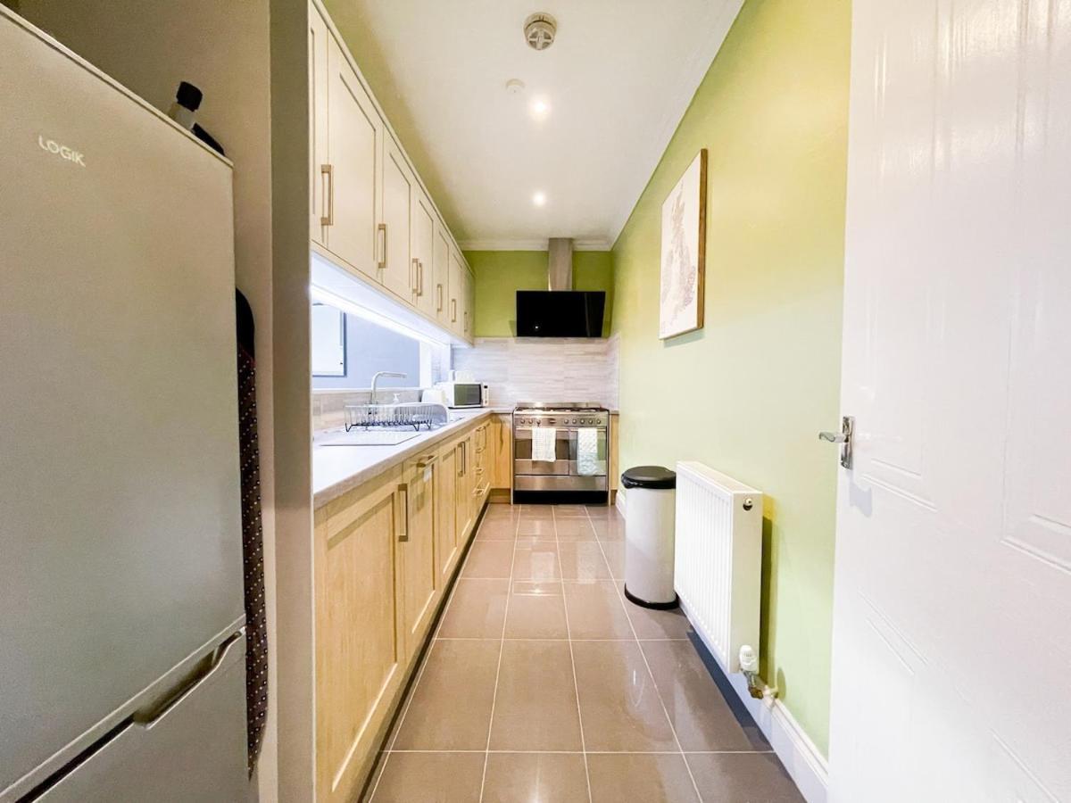 Recently Refurbished Two Bedroom Apartment, Central Location! غلاسغو المظهر الخارجي الصورة