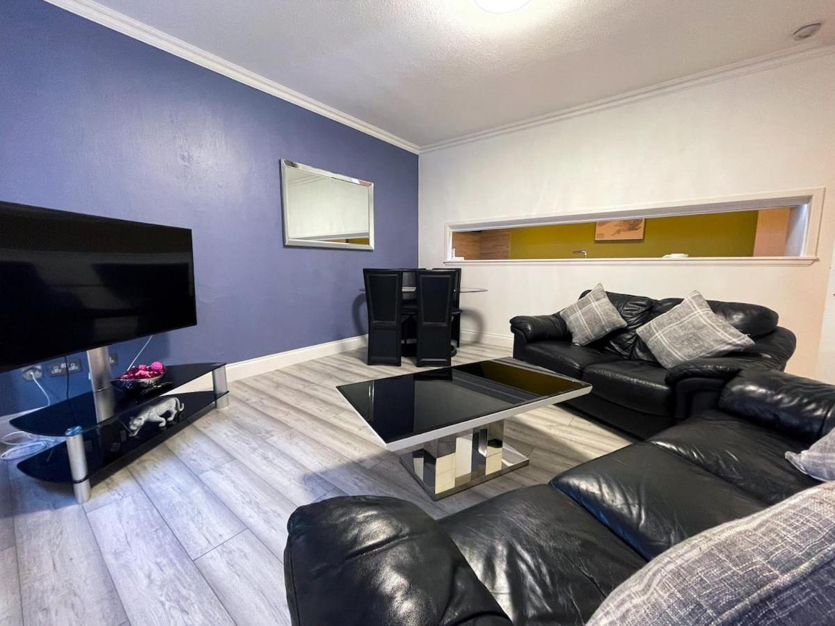 Recently Refurbished Two Bedroom Apartment, Central Location! غلاسغو المظهر الخارجي الصورة