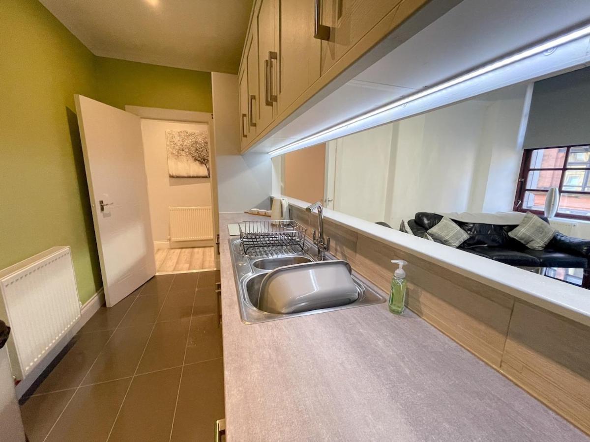 Recently Refurbished Two Bedroom Apartment, Central Location! غلاسغو المظهر الخارجي الصورة